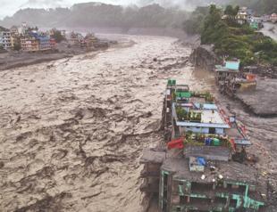 Nepal toll surges as rescuers struggle through ‘unimaginable’ disaster
