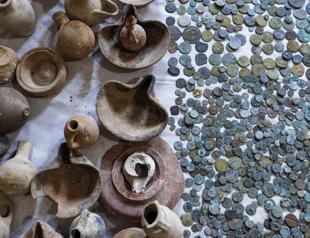 Syrian collector hands over 20-year collection