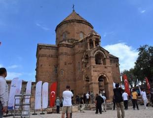 Worshippers gather at historic church on Akdamar Island for annual service