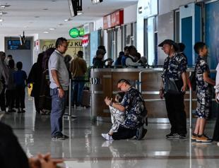 Jakarta airport extends closure