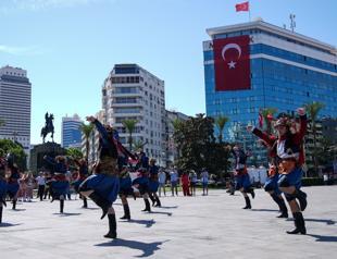 İzmir celebrates 104 years since liberation