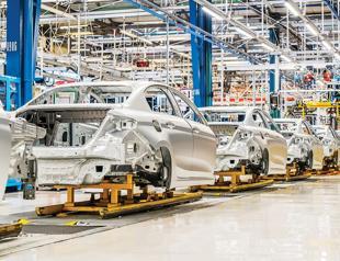 Auto output falls 7.3 pct in first eight months