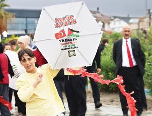 Students fly kites nationwide against Israel blockade