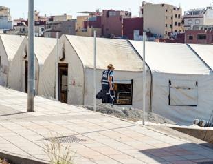 Police move Ceuta migrants off beaches in Spanish enclave