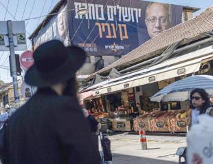 Netanyahu, ministers, thousands of Israelis enter Western Wall plaza