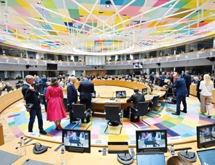 Azerbaijan pardons Frenchman after EU lifts sanctions on oligarchs