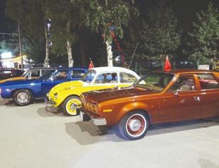 Classic car parade brings nostalgia to Erzurum streets