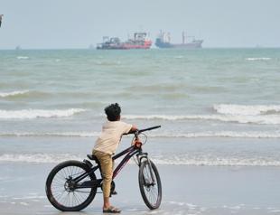 Oil keeps flowing, but cost of Gulf workarounds mount