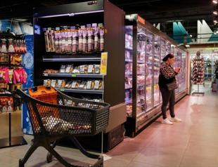 Kiew shoppers feel the pinch from Russian strikes on supply networks