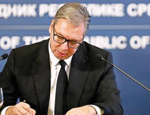 Serbian president announces resignation