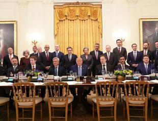 Tech leaders sign AI self-regulation pledge
