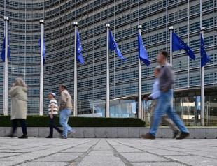 EU, China to hold Beijing talks to avert trade war