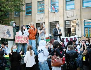 Hundreds of French high schools shut