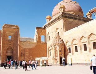 Eastern palace eyes 250,000 visitors by year-end