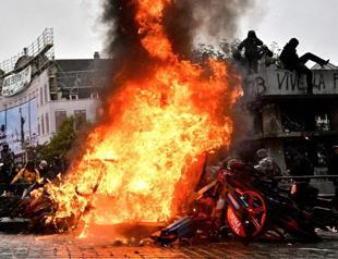Chaotic scenes as police, youths face off at Brussels protest