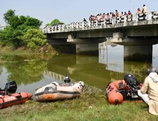 India festival boat capsize kills 13 children