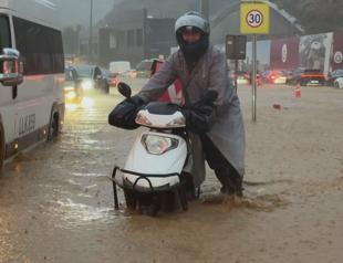 Heaviest rainfall in 84 years swamps Istanbul