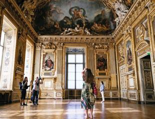 Louvre boss warns of closure risk without major renovations