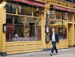 Building of London’s oldest restaurant donated to charity