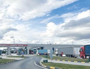 Truck queue stretches 30 kilometers at Türkiye-Bulgaria border