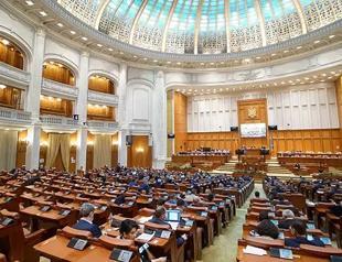 Romanian parliament approves pro-EU govt after months of deadlock