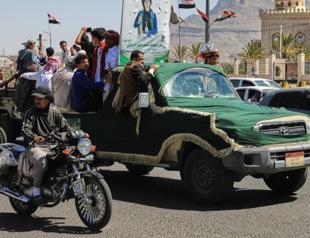 Houthis step up attacks in Yemen as camp strike toll rises