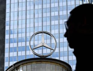 Mercedes cuts profit outlook as China sales fall