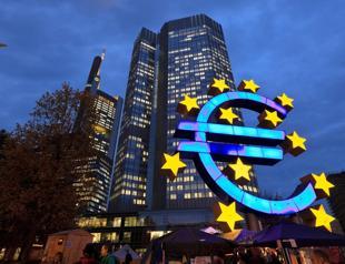 Eurozone banks tighten lending as demand weakens