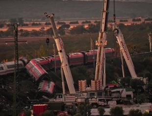 Spanish PM pledges to establish cause of deadly train crash