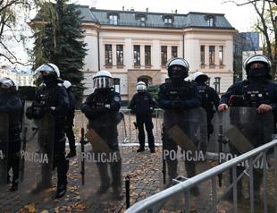 Police deployment deepens Poland’s court dispute