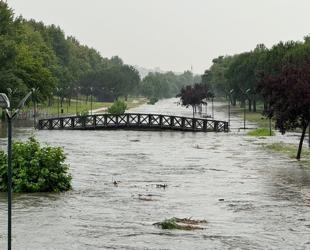 Heavy downpour lashes Istanbul, Bursa