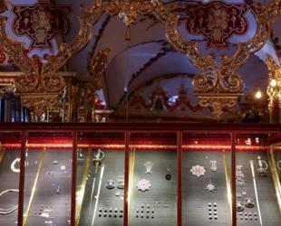 Jewels stolen in Germanys Green Vault heist back on display
