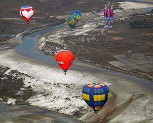 Nepal hosts hot air balloon festival