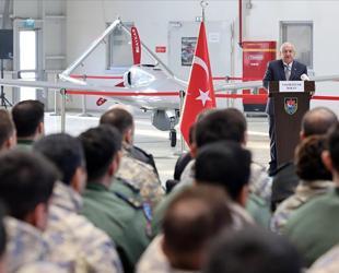 Defense minister outlines strategic goals at UAV base