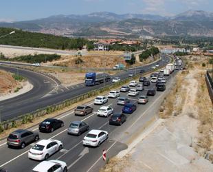 Türkiye’s top resort towns face severe traffic gridlock amid peak season