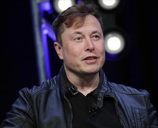 Musk says he plans to sue Apple