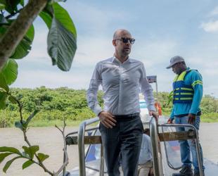 French FM vows to defeat drug trade on Colombia trip