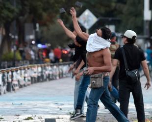 Clashes injure 120 at protest against Mexico president