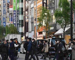 Japanese cabinet approves $135 billion stimulus