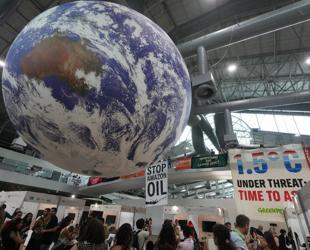 Fossil fuel fight threatens to sink COP30 as negotiations run into overtime