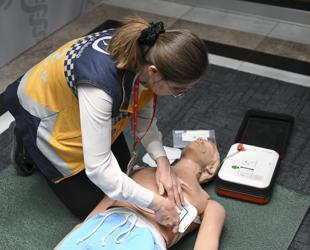 Türkiye to equip public spaces with thousands of lifesaving AEDs