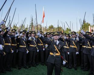 Court overturns dismissal of colonel over sword oath row