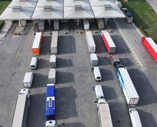 Truck crossings suspended as Greek farmers block key border routes