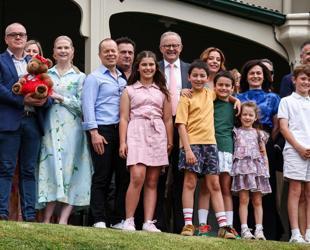 Australia bans under-16s from social media in world-first crackdown