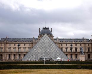Louvre trade unions to launch rolling strike