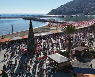 New Year travel demand rises as holiday extends into weekend