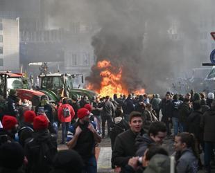 EU-Mercosur deal delayed as farmers stage Brussels show of force