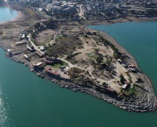 Authorities order demolition of illegal businesses on Adana island