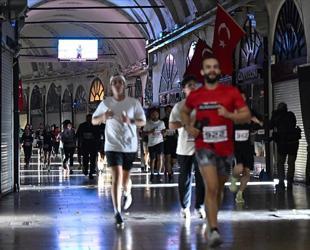 Runners race through Istanbul’s Grand Bazaar on year’s longest night