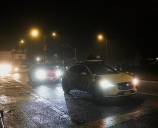 San Francisco power outage exposes limits of self-driving